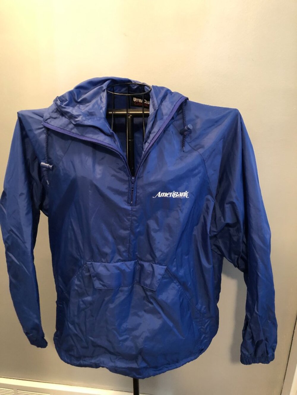 Ultra Club Collection MEDIUM AMERIBANK Blue Lightweight Windbreaker 26" Pit #KF